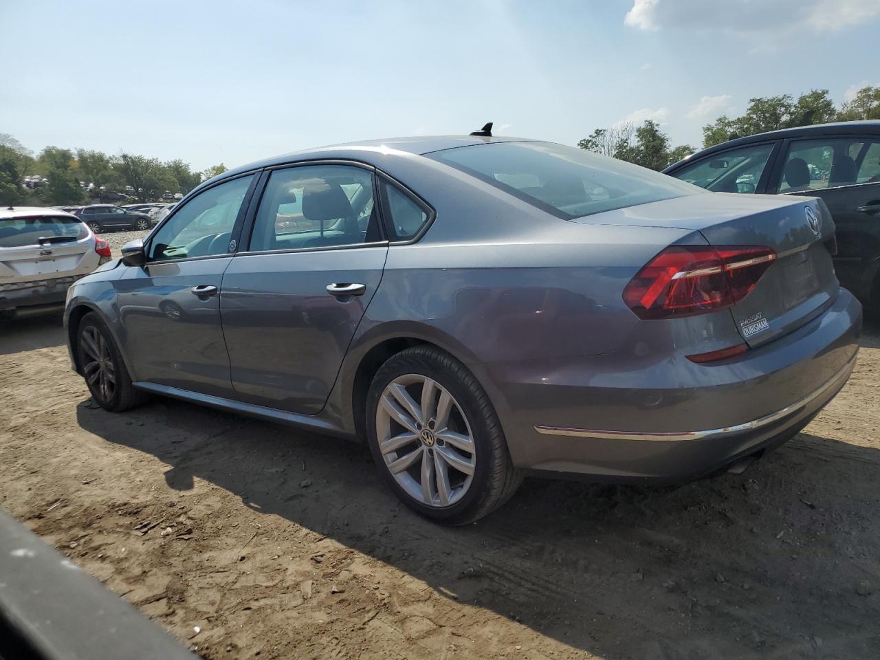 Изображение 2 2019 VOLKSWAGEN PASSAT WOLFSBURG 2019 с VIN 1VWLA7A36KC004614