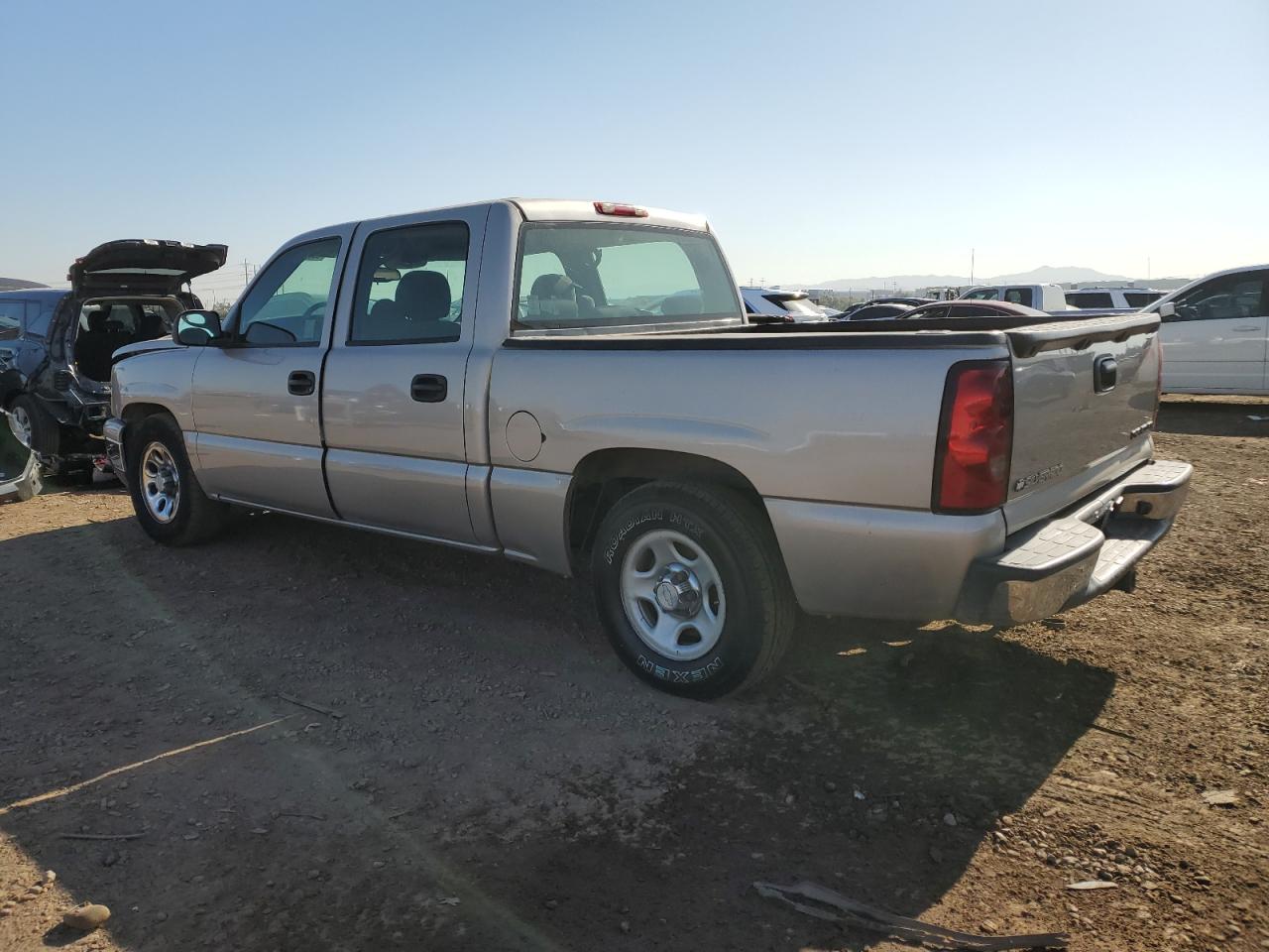 Image 2 of 2006 CHEVROLET SILVERADO C1500 2006 with VIN 2GCEC13V561192846