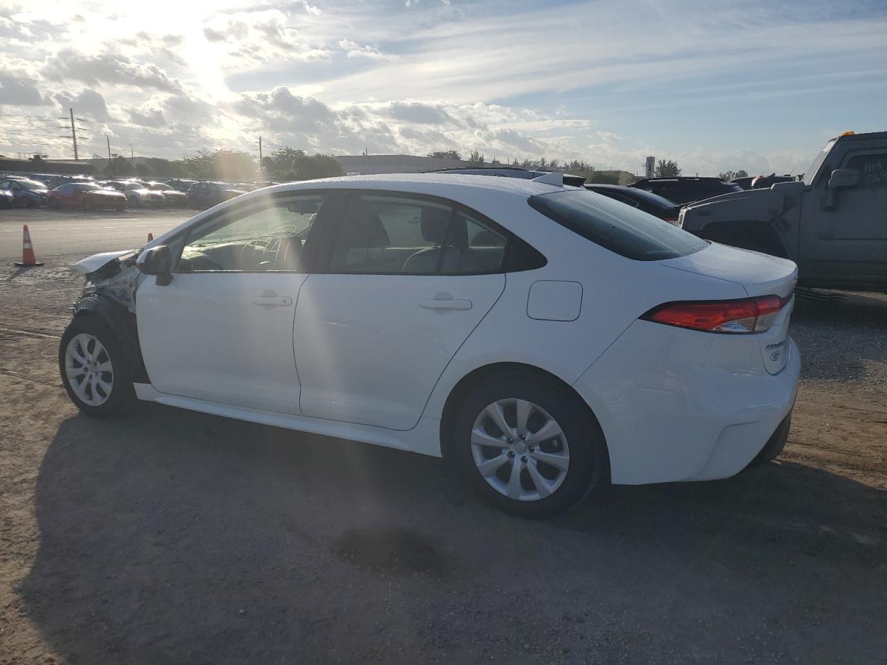 Obraz 2 z 2023 TOYOTA COROLLA LE 2023 z VIN JTDB4MEE5PJ004137