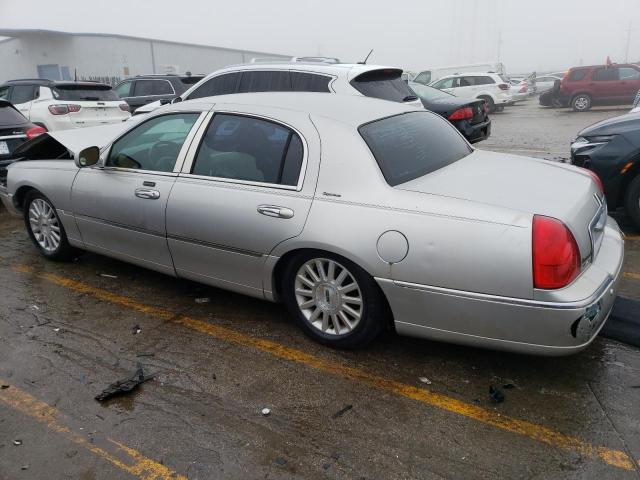 Image 2 of 2003 LINCOLN TOWN CAR SIGNATURE 2003 with VIN 1LNHM82W33Y618924