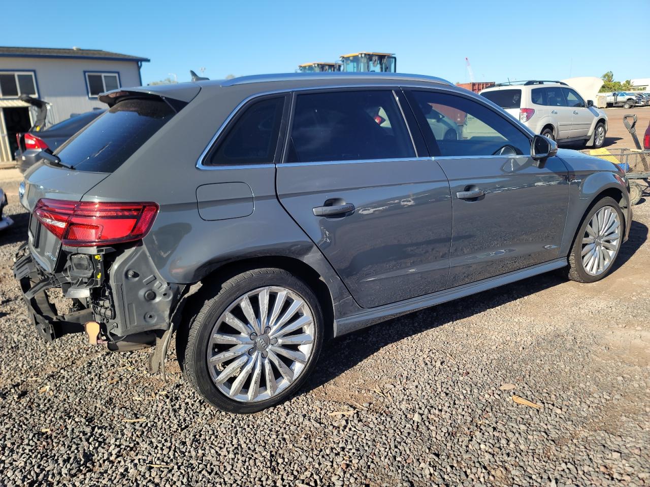 Obraz 3 z 2017 AUDI A3 E-TRON PREMIUM PLUS 2017 z VIN WAUTPBFFXHA146442