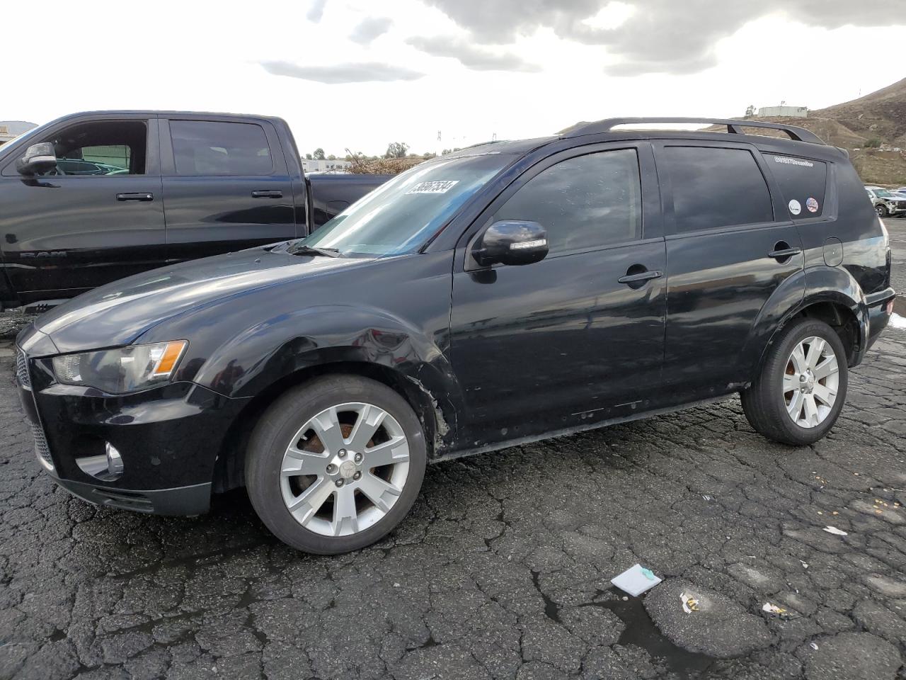 2013 MITSUBISHI OUTLANDER SE 2013 image