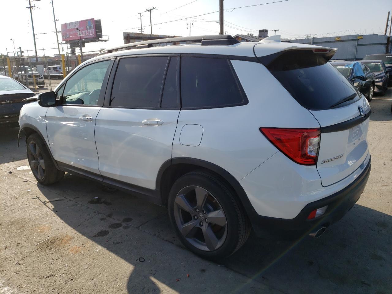 Изображение 2 Honda Passport Touring 2021 с VIN 5FNYF7H96MB005367