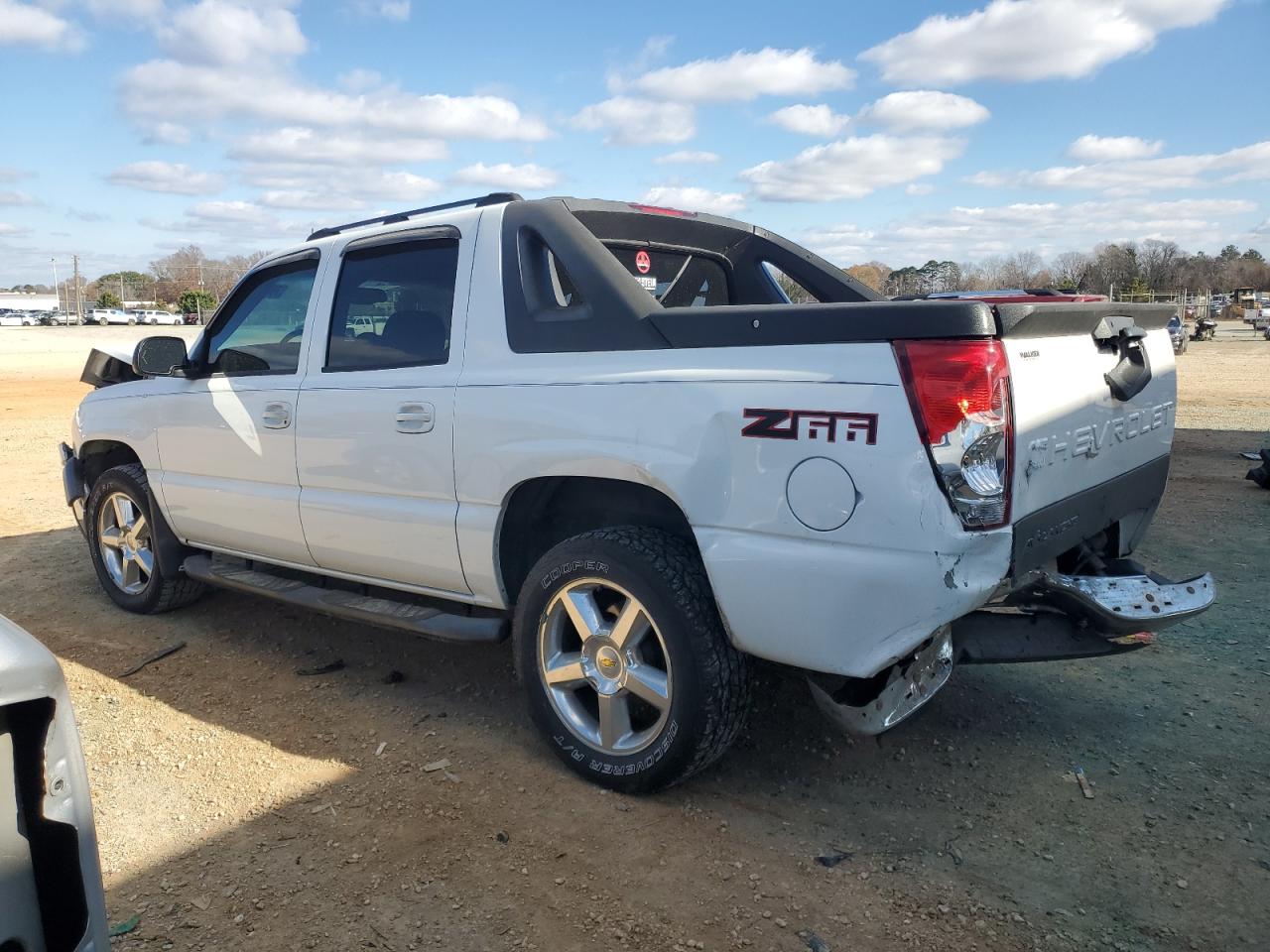 Image 2 of 2005 CHEVROLET AVALANCHE C1500 2005 with VIN 3GNEC12Z85G192356