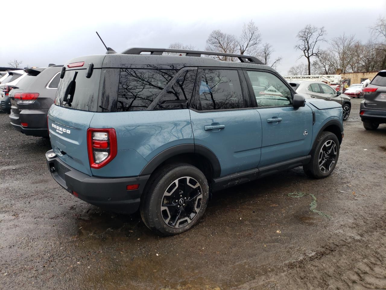 Изображение 3 Ford Bronco Sport Outer Banks 2022 с VIN 3FMCR9C60NRD00180