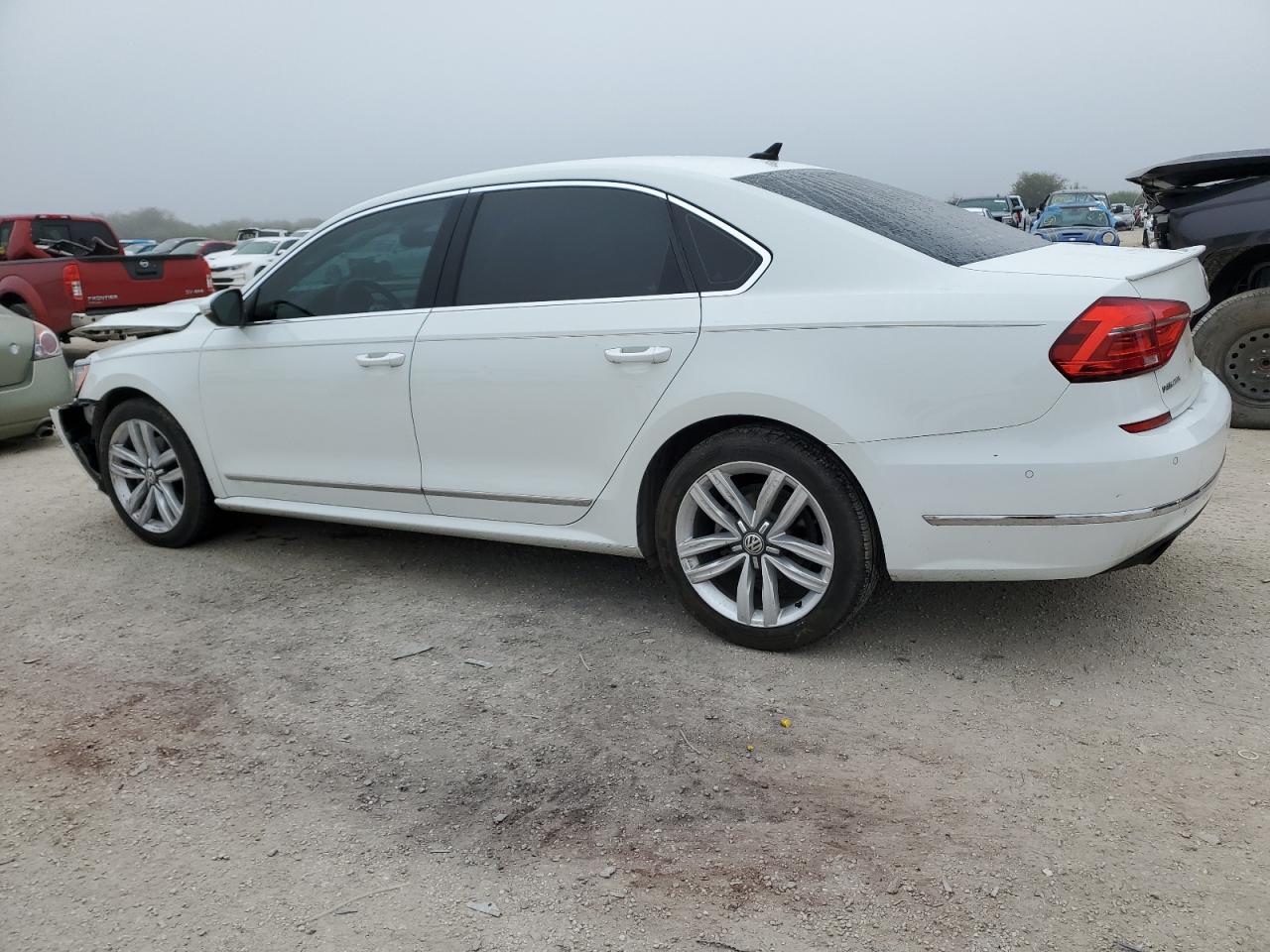 Obraz 2 z 2016 VOLKSWAGEN PASSAT SEL 2016 z VIN 1VWCS7A3XGC042934