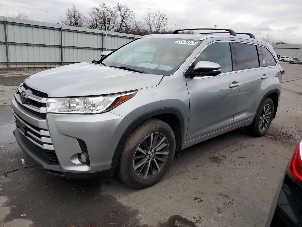 Image 1 of 2017 TOYOTA HIGHLANDER SE 2017 with VIN 5TDJZRFH9HS406671