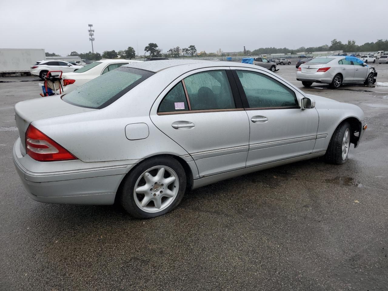Image 3 of 2001 MERCEDES-BENZ C 240 2001 with VIN WDBRF61J71F110542