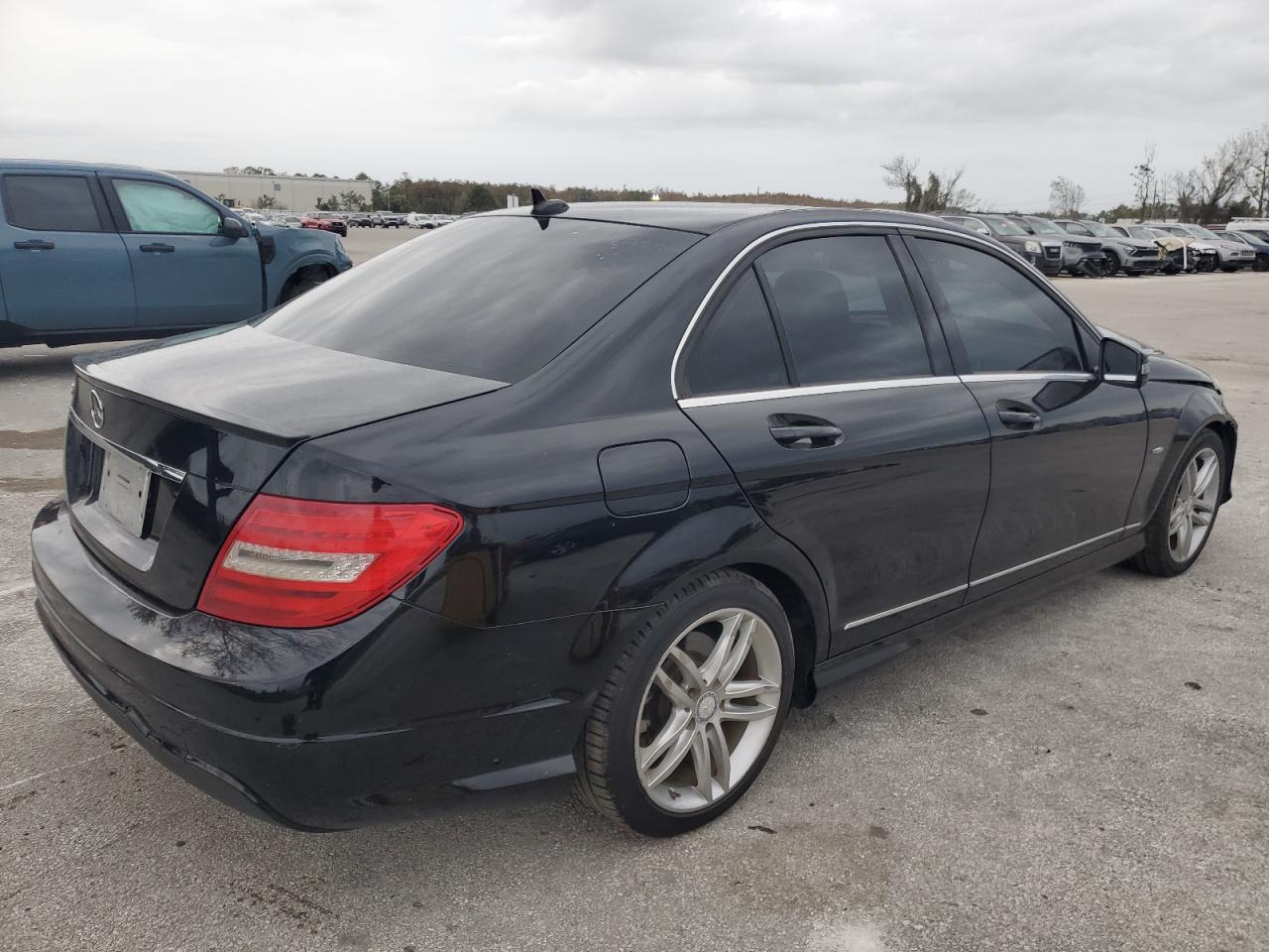Image 3 of Mercedes-Benz C 250 2012 with VIN WDDGF4HB8CA657823