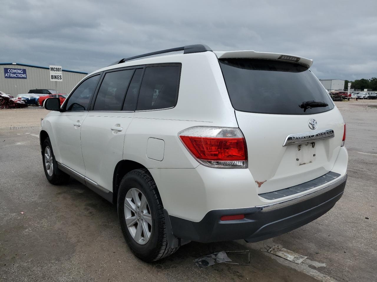 Image 2 of 2013 TOYOTA HIGHLANDER BASE 2013 with VIN 5TDZA3EH4DS042940