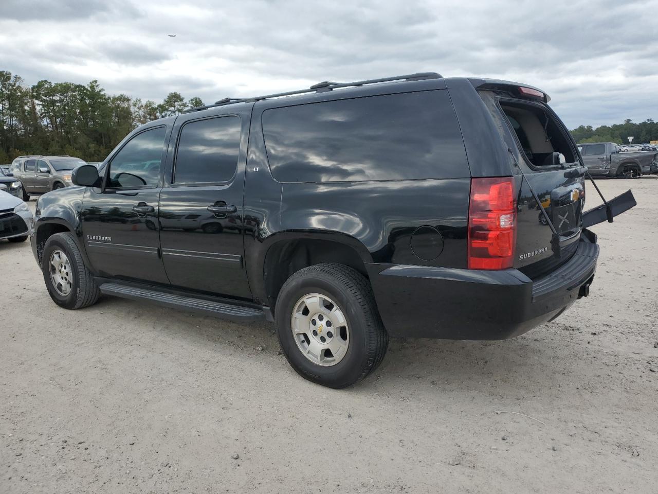 Изображение 2 2012 CHEVROLET SUBURBAN K1500 LT 2012 с VIN 1GNSKJE78CR135409