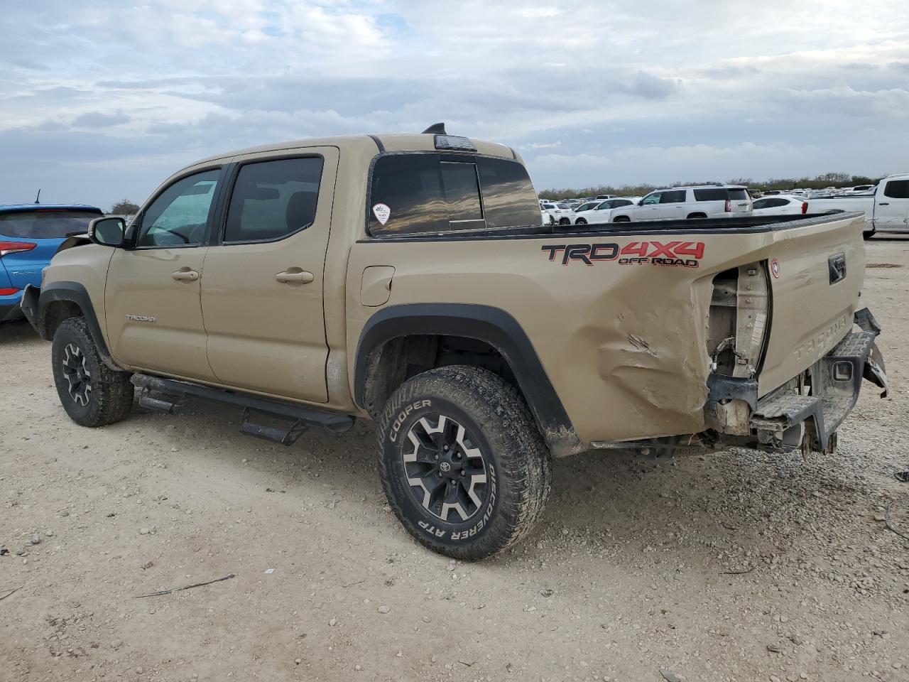 Obraz 2 z 2017 TOYOTA TACOMA DOUBLE CAB 2017 z VIN 5TFCZ5AN3HX082352