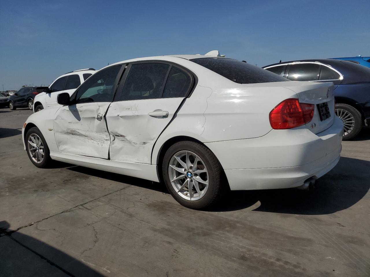 Image 2 of 2010 BMW 328 I 2010 with VIN WBAPH7C59AA800585