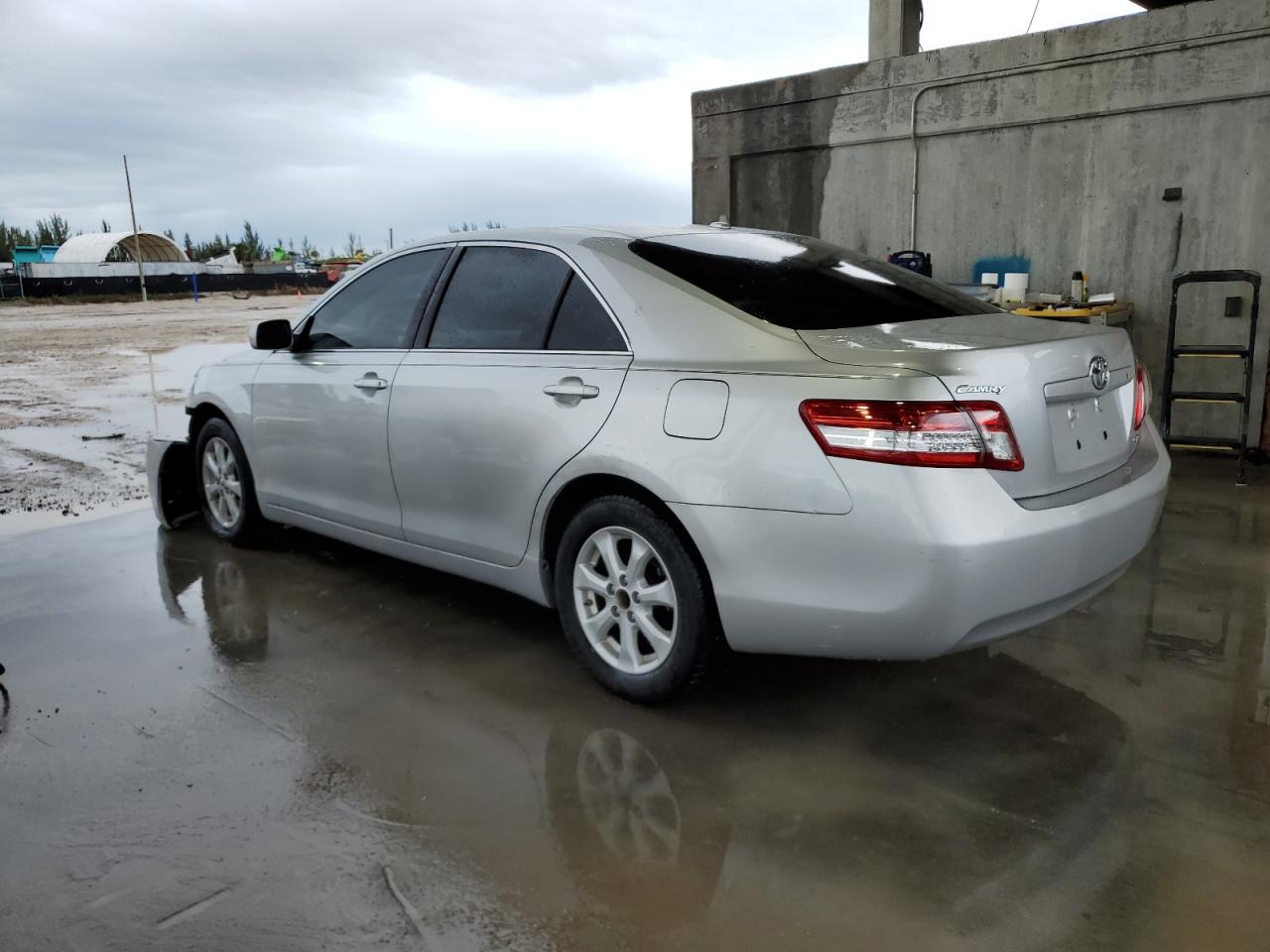 Obraz 2 z 2011 TOYOTA CAMRY BASE 2011 z VIN 4T1BF3EK2BU607446