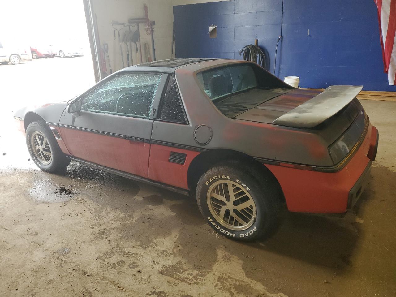 Image 2 of 1984 PONTIAC FIERO SPORT 1984 with VIN 1G2AM37R9EP270698