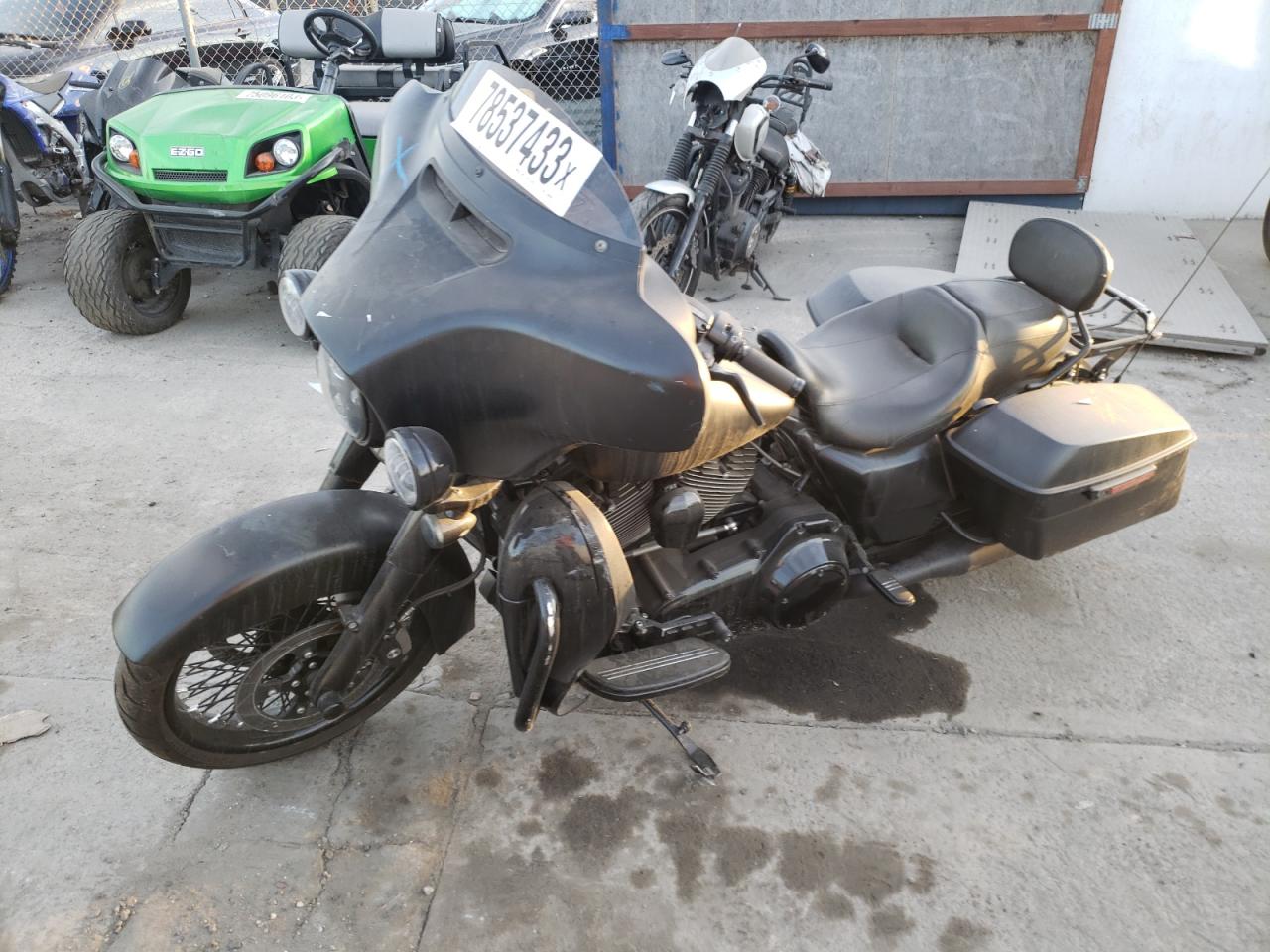 Image 2 of 2014 HARLEY-DAVIDSON FLHX STREET GLIDE 2014 with VIN 1HD1KBM37EB604699