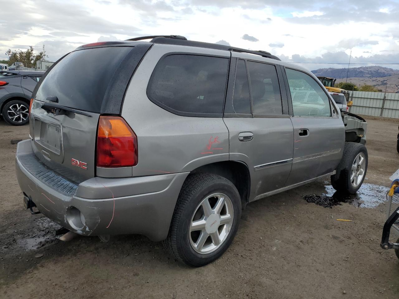 Image 3 of 2007 GMC ENVOY  2007 with VIN 1GKDT13S572155741