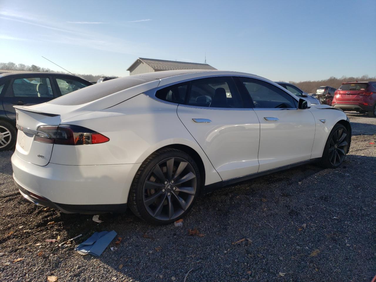Obraz 3 z 2013 TESLA MODEL S  2013 z VIN 5YJSA1DP0DFP13054