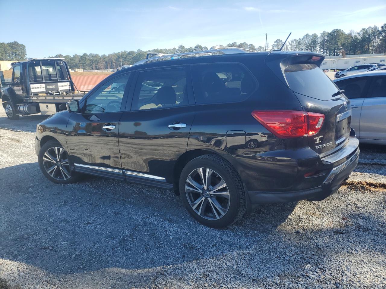 Image 2 of 2018 NISSAN PATHFINDER S 2018 with VIN 5N1DR2MN5JC602414