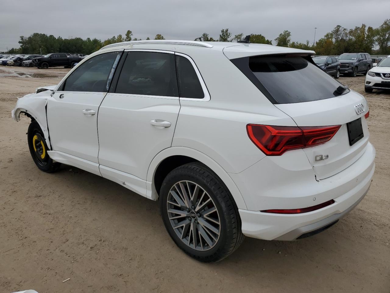 Image 2 of Audi Q3 Premium 40 2021 with VIN WA1AUCF35M1146674