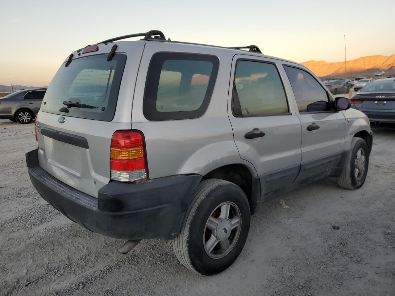 Image 3 of 2002 FORD ESCAPE XLS 2002 with VIN 1FMYU02162KB03777