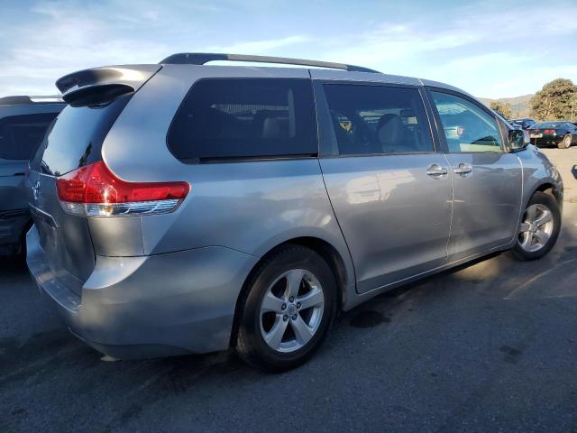 Obraz 3 z Toyota Sienna Le 2013 z VIN 5TDKK3DCXDS346164