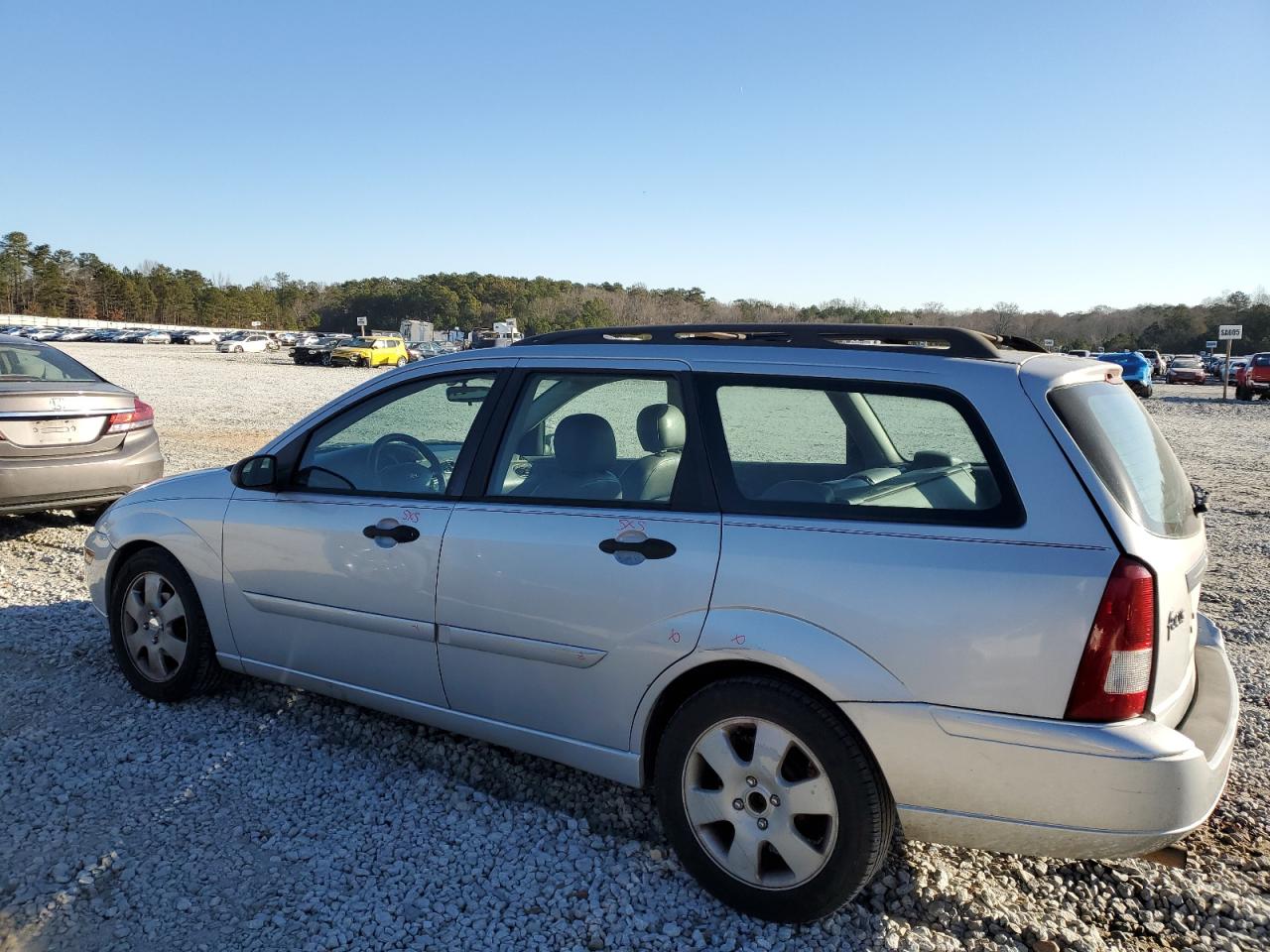 Image 2 of 2002 FORD FOCUS SE 2002 with VIN 1FAFP36392W253316
