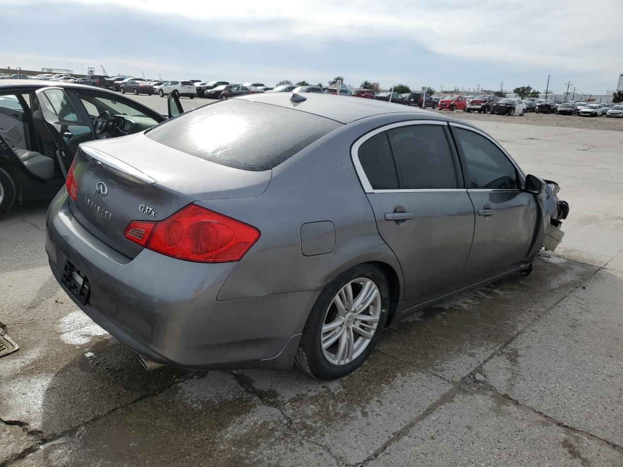 Image 3 of Infiniti G37 2012 with VIN JN1CV6AR0CM679928