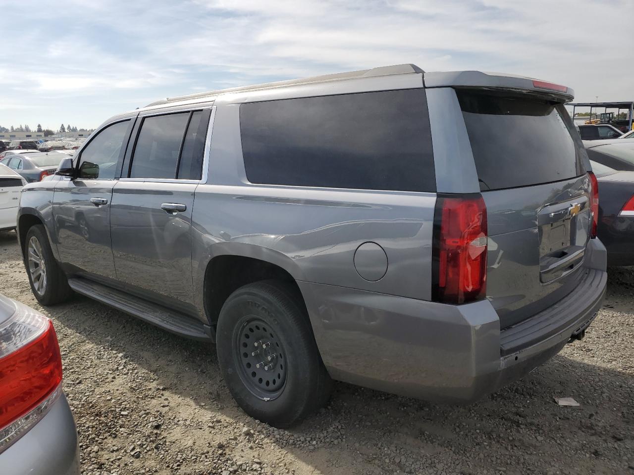 Image 2 of 2019 CHEVROLET SUBURBAN K1500 LT 2019 with VIN 1GNSKHKC5KR320526