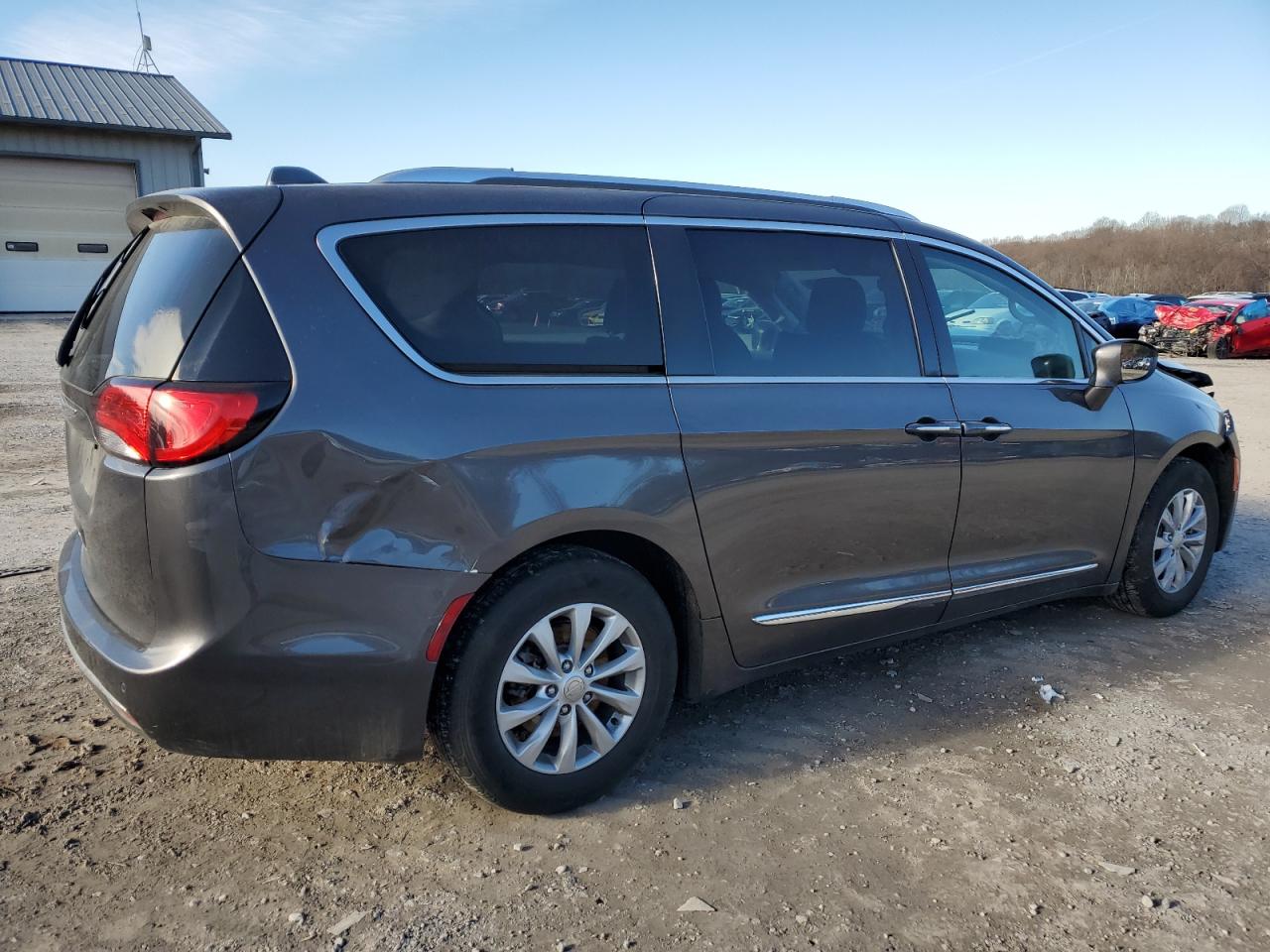 Image 3 of 2018 CHRYSLER PACIFICA TOURING L 2018 with VIN 2C4RC1BG8JR331270