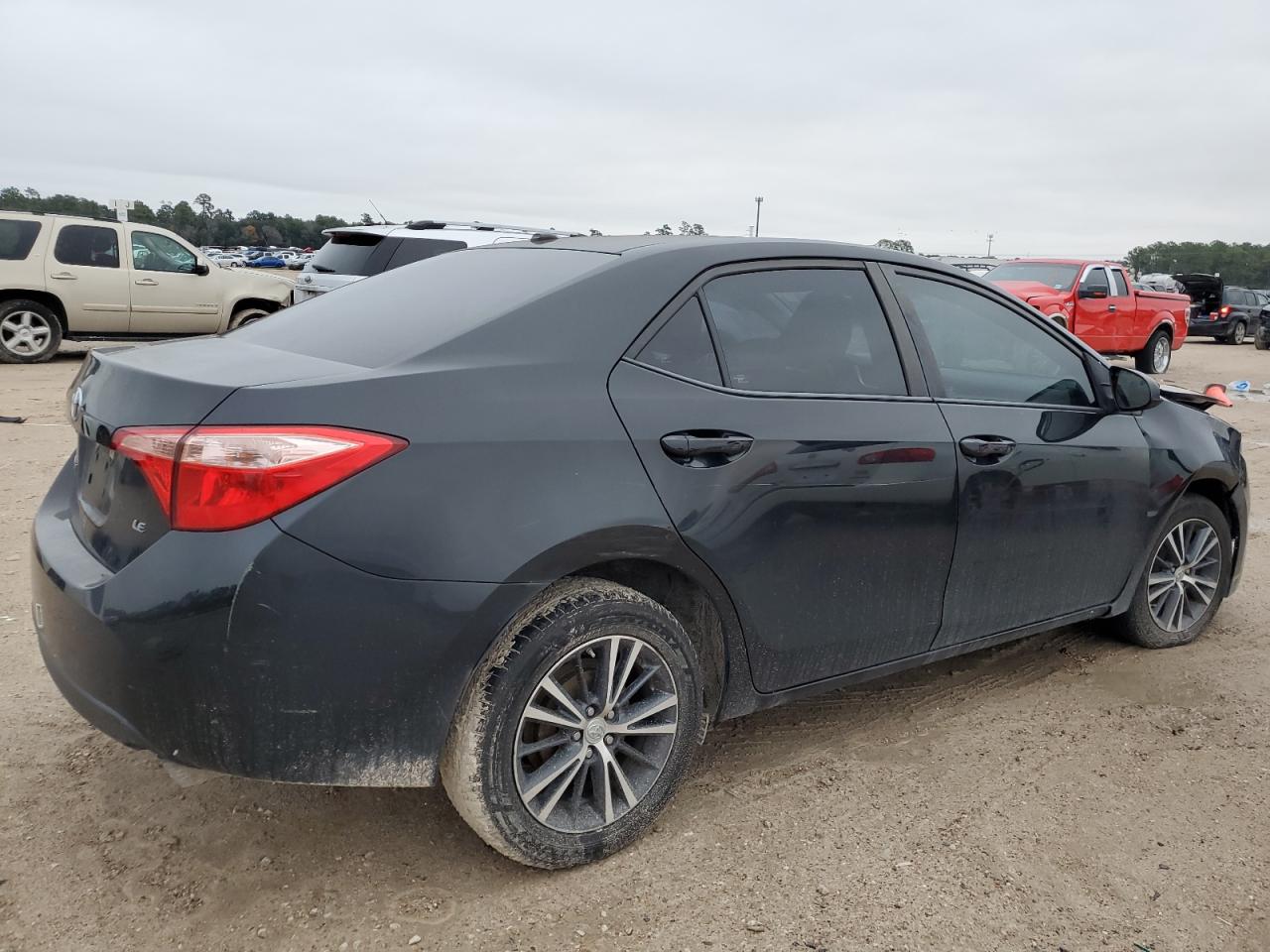 Image 3 of 2018 TOYOTA COROLLA L 2018 with VIN 5YFBURHE2JP832321