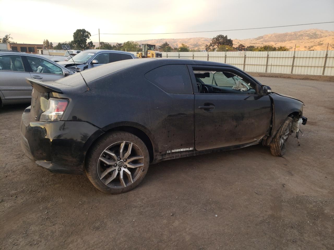 Obraz 3 z 2015 TOYOTA SCION TC  2015 z VIN JTKJF5C7XFJ010586
