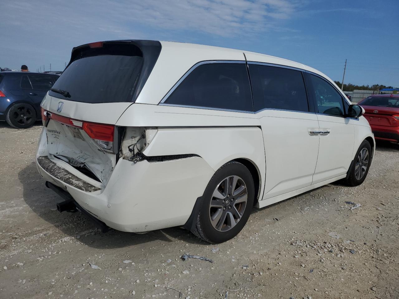 Image 3 of 2016 HONDA ODYSSEY TOURING 2016 with VIN 5FNRL5H99GB109079