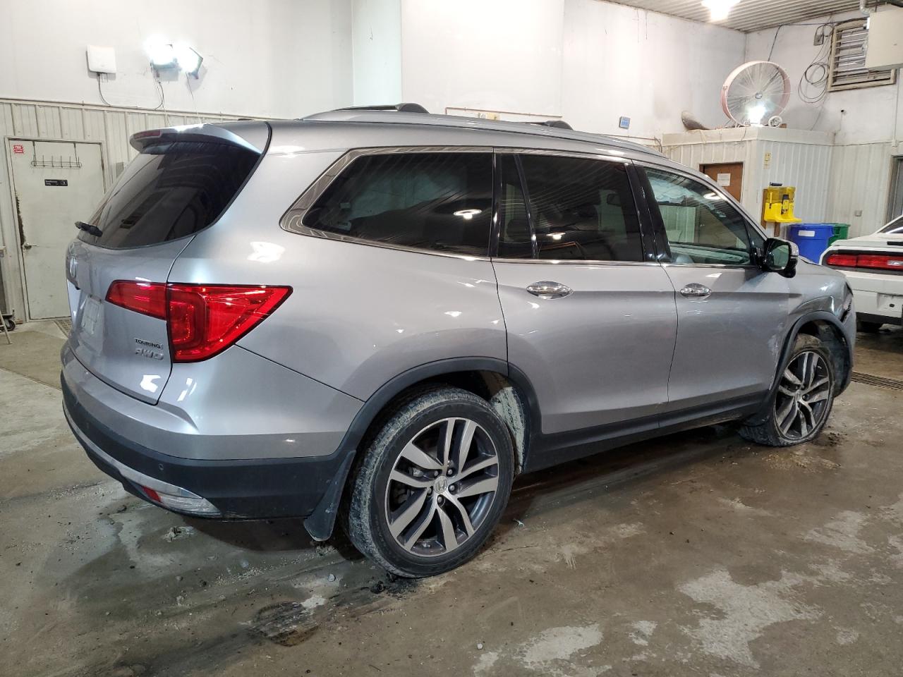 Image 3 of 2016 HONDA PILOT TOURING 2016 with VIN 5FNYF6H9XGB068986