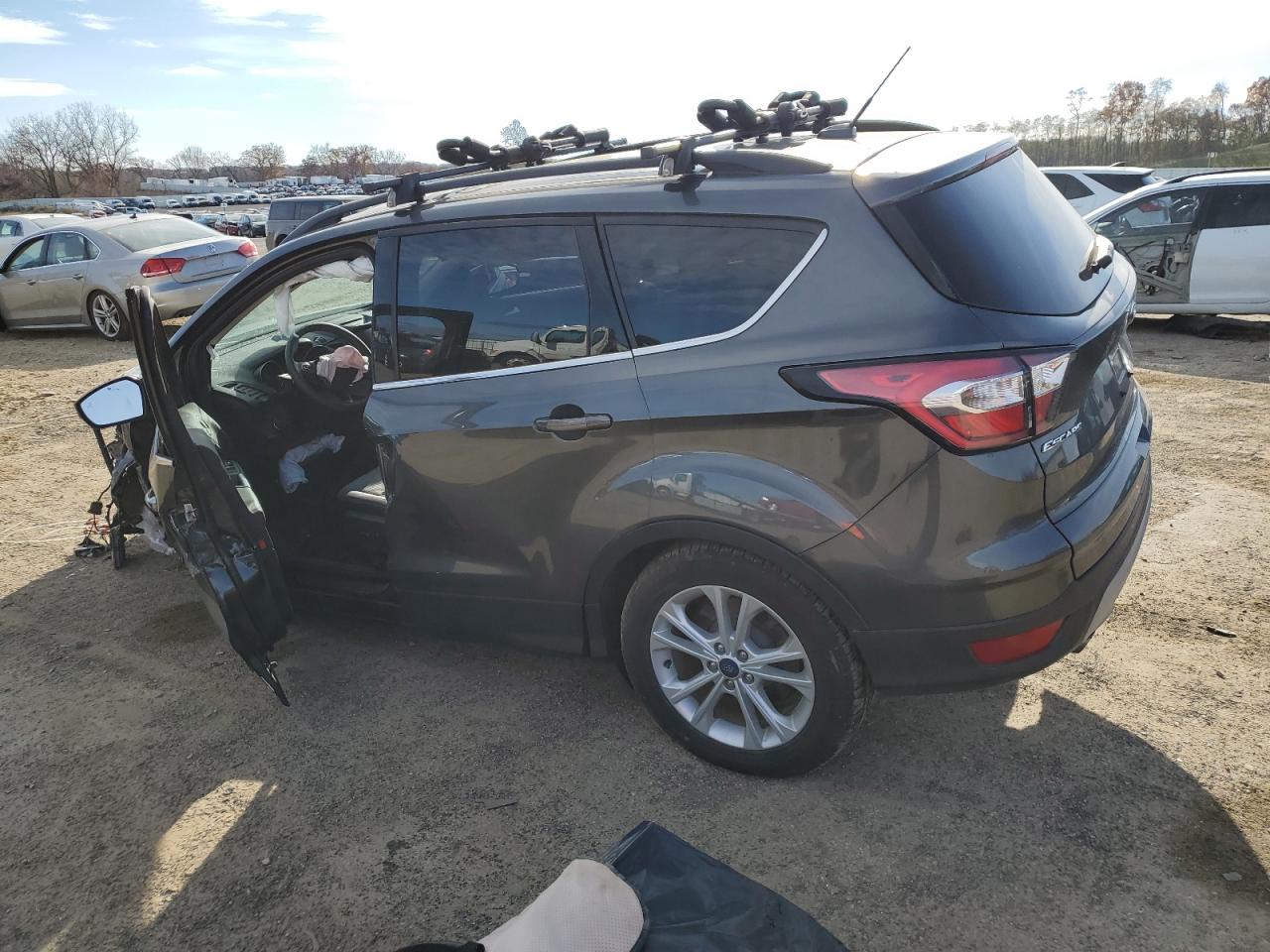 Image 2 of 2017 FORD ESCAPE SE 2017 with VIN 1FMCU9G93HUE57413
