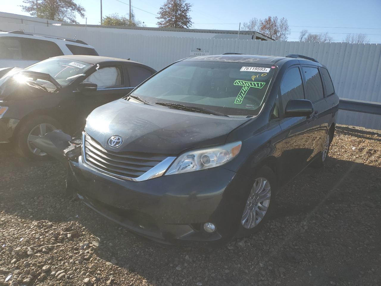 Изображение 2011 TOYOTA SIENNA XLE 2011