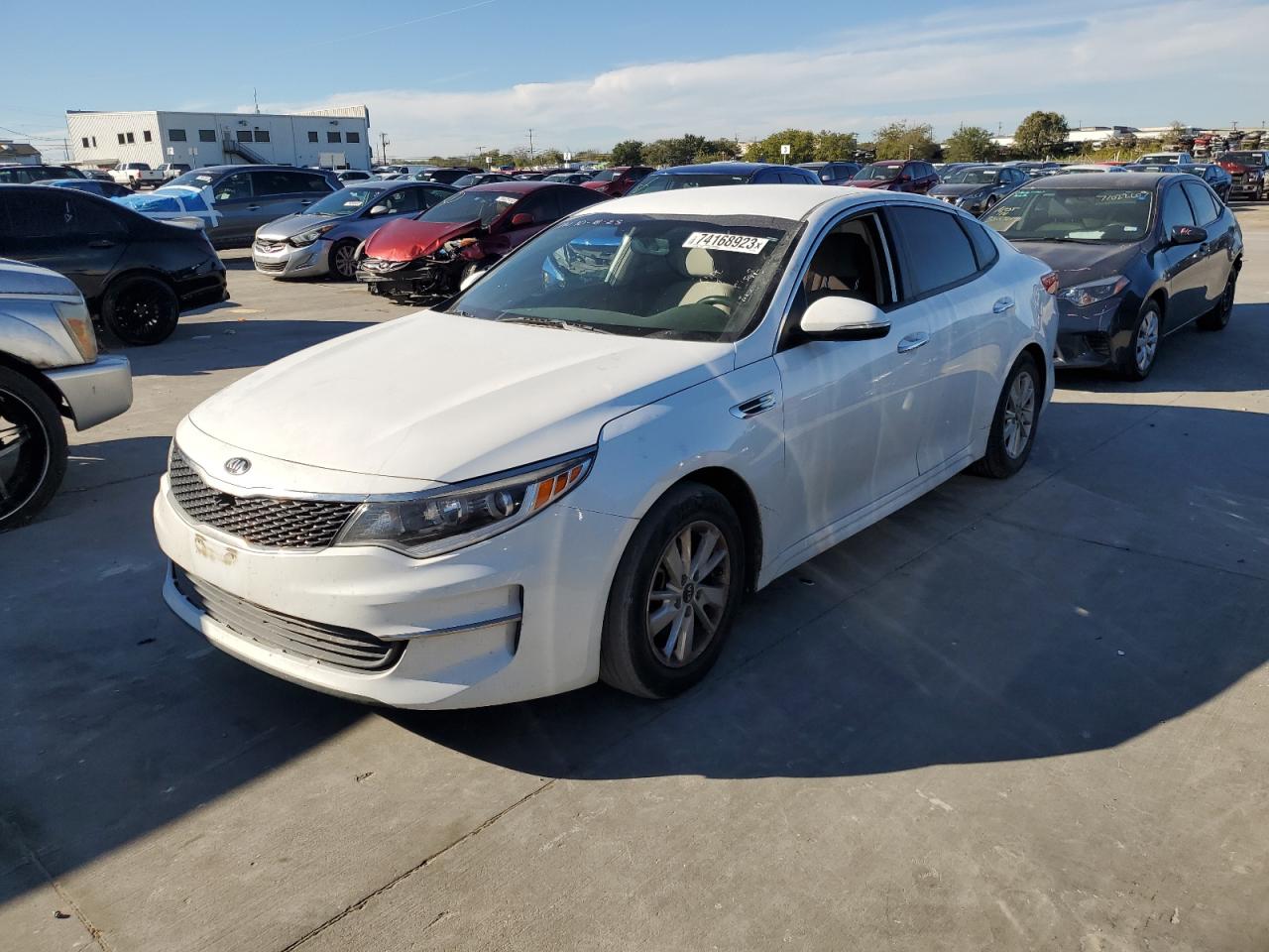 Изображение 1 2017 KIA OPTIMA LX 2017 с VIN 5XXGT4L37HG138695