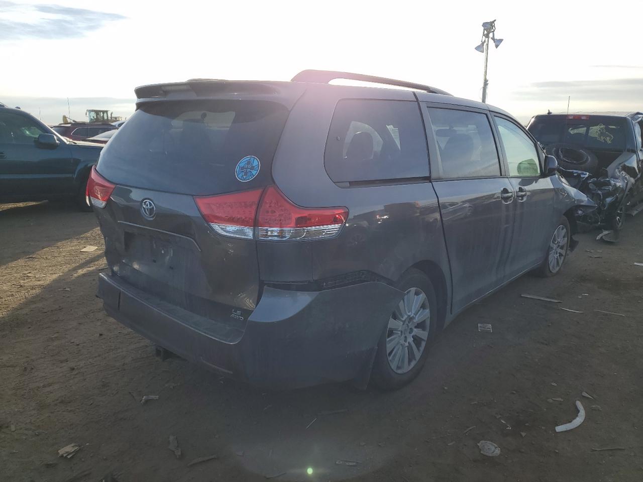 Image 3 of 2014 TOYOTA SIENNA LE 2014 with VIN 5TDJK3DC4ES090584