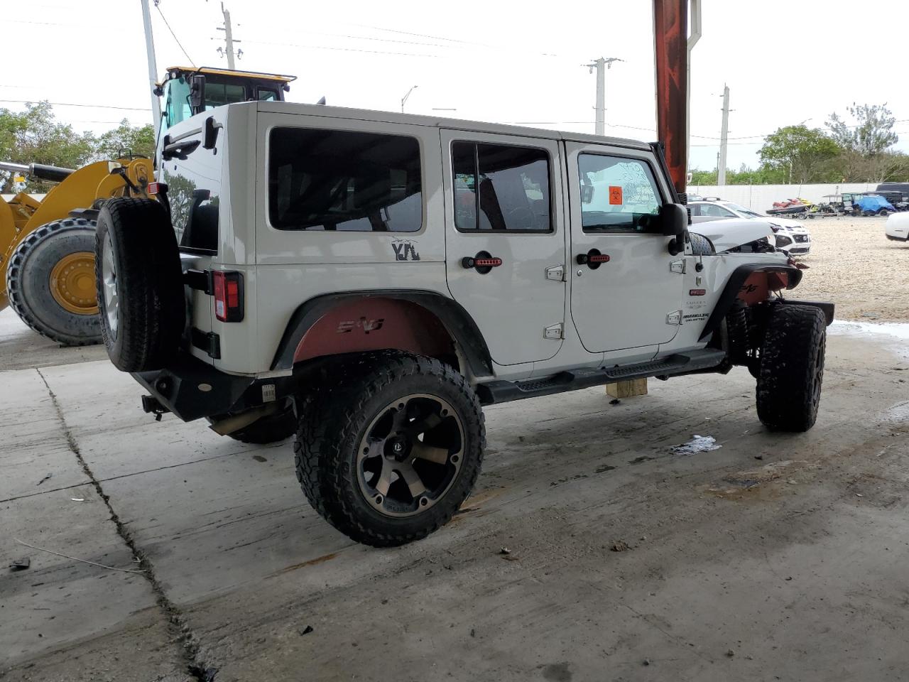 Image 3 of 2014 JEEP WRANGLER UNLIMITED SAHARA 2014 with VIN 1C4BJWEG5EL256591
