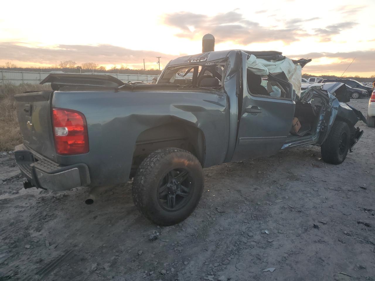 Image 3 of 2011 CHEVROLET SILVERADO C1500 LT 2011 with VIN 3GCPCSE05BG250617