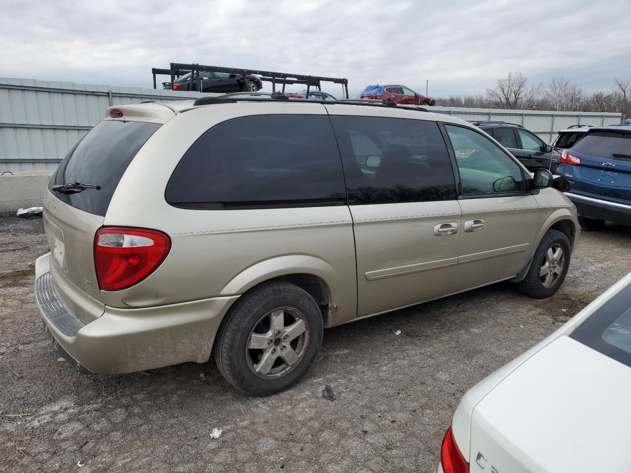 Image 3 of 2005 DODGE GRAND CARAVAN SXT 2005 with VIN 2D8GP44L95R432347