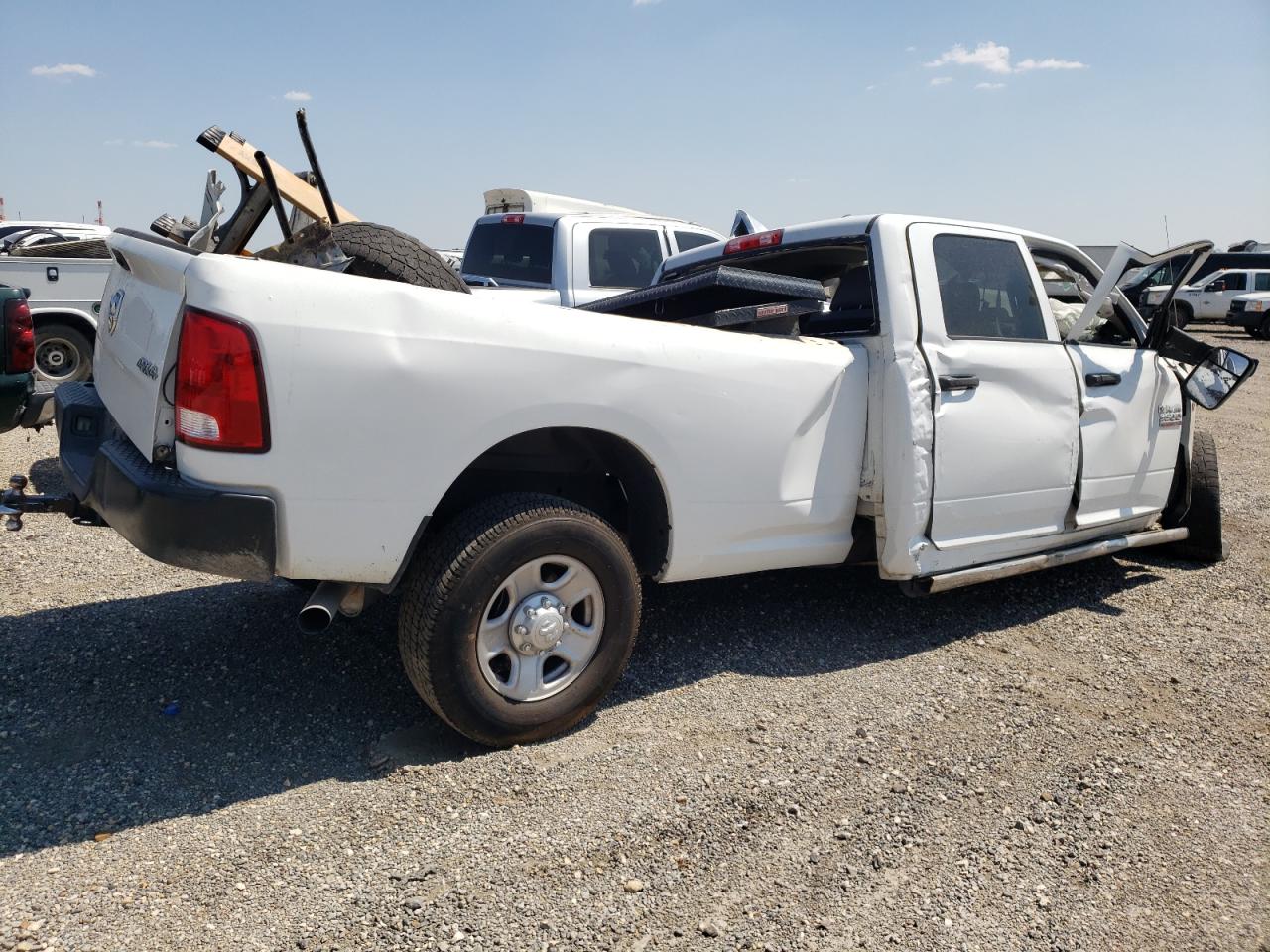 Image 3 of Ram 3500 with VIN 3C63R3GJ6JG408011