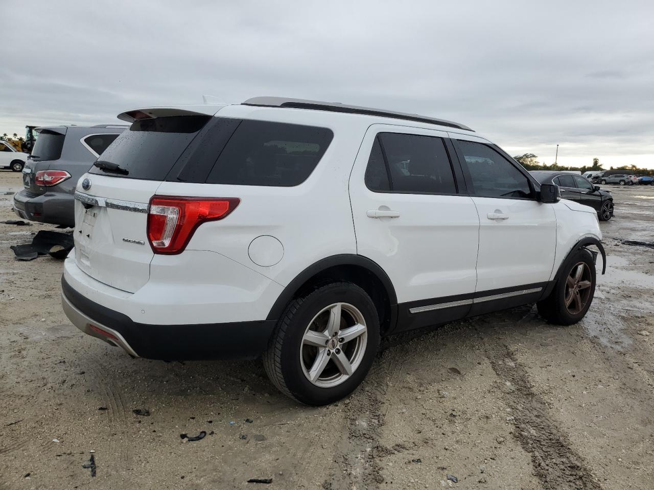 Image 3 of 2016 FORD EXPLORER XLT 2016 with VIN 1FM5K7D8XGGA82941