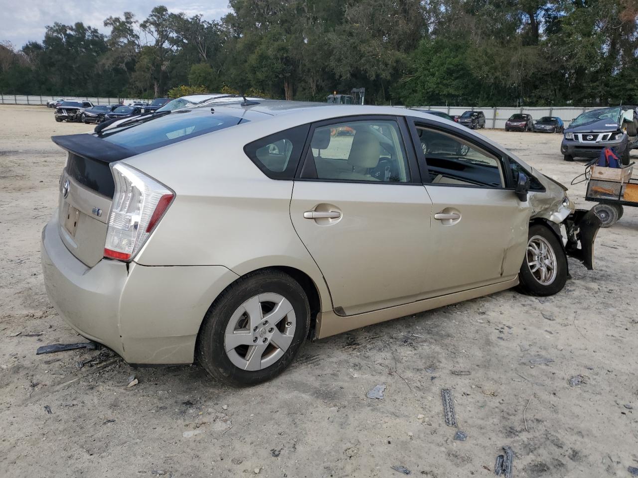 Image 3 of 2011 TOYOTA PRIUS  2011 with VIN JTDKN3DU8B0262117