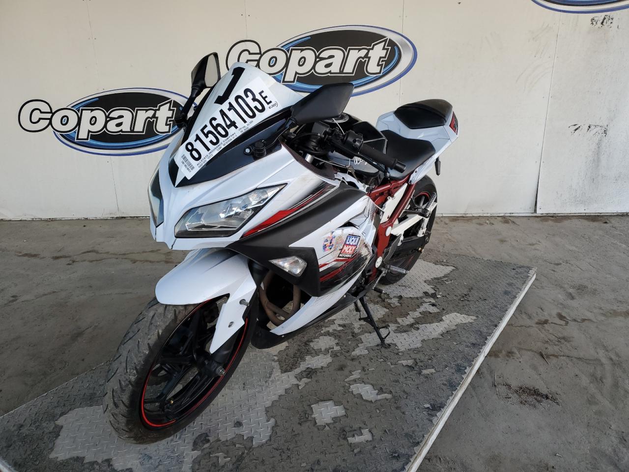 Image 2 of 2014 KAWASAKI EX300 A 2014 with VIN JKAEX8A17EA002458