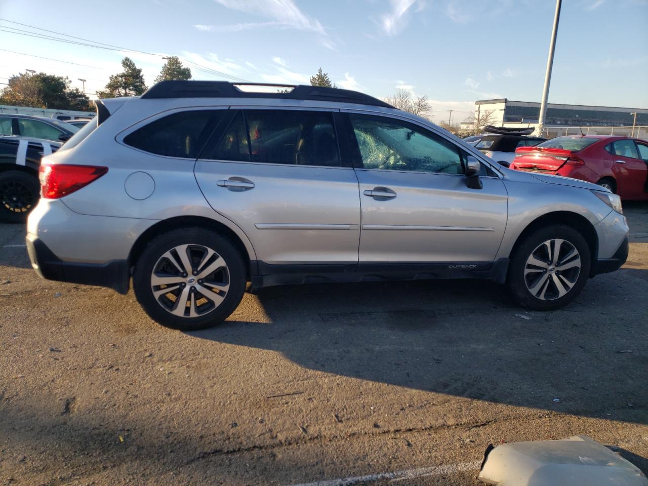 Изображение 3 2018 SUBARU OUTBACK 3.6R LIMITED 2018 с VIN 4S4BSENC4J3240022