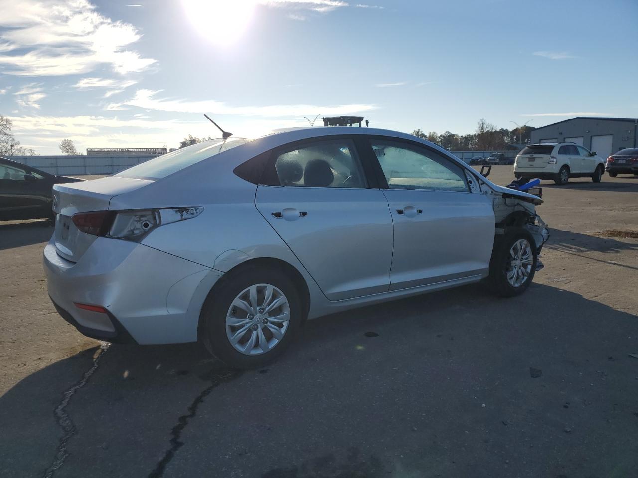 Изображение 3 2018 HYUNDAI ACCENT SE 2018 с VIN 3KPC24A3XJE017369
