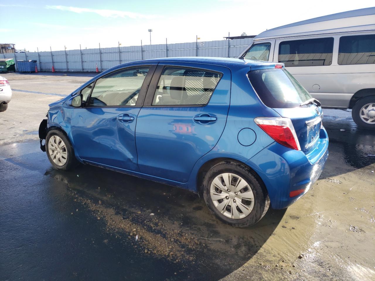 Obraz 2 z 2013 TOYOTA YARIS  2013 z VIN JTDKTUD32DD568728