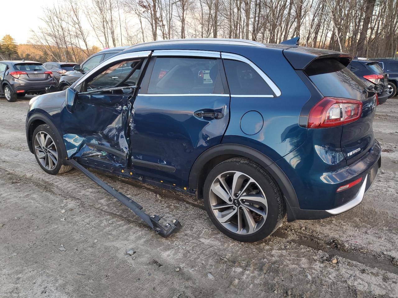 Image 2 of 2017 KIA NIRO EX TOURING 2017 with VIN KNDCE3LC5H5041860