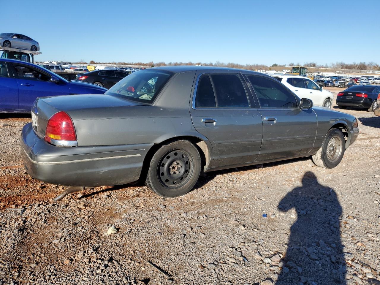 Image 3 of 2001 FORD CROWN VICTORIA LX 2001 with VIN 2FAFP74W01X128356